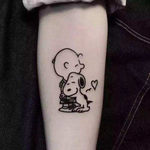 最新吃瓜网红纹身图,揭秘吃瓜网红的个性纹身图鉴  第2张